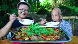 夜宵江湖菜“泡椒烤鱼”的家常做法，口感酥脆，麻辣过瘾