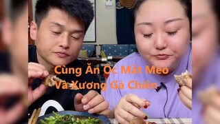 Cùng Ăn Ốc Mắt Mèo Và Xương Gà Chiên