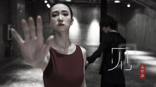 触动人心的“盲人”舞蹈《见》，在黑暗中起舞