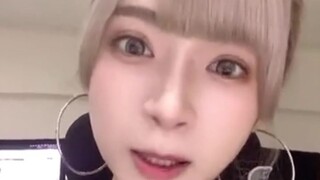 ก--เท้าวางบนไหล่--พื้นรองเท้า...หันขึ้นสู่ท้องฟ้า--1.0_____197