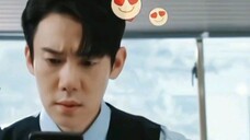 Vợ gửi cho tôi một biểu tượng cảm xúc tình yêu, anh ấy thậm chí còn không thể tin được và tháo kính