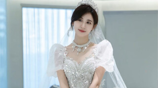 Ayo kita coba gaun pengantin bersama~!