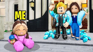 I Became A FAKE BABY To Rob TRILLIONAIRES! (Roblox)