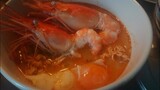 TOM YUM KUNG Noodle with Shrimp  มาม่าต้มยำกุ้ง ต้มยำกุ้งน้ำข้น กุ้งตัวโตๆ