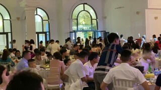 Cô dâu Thu Huyền tiến vào lễ đường 👰‍♂️