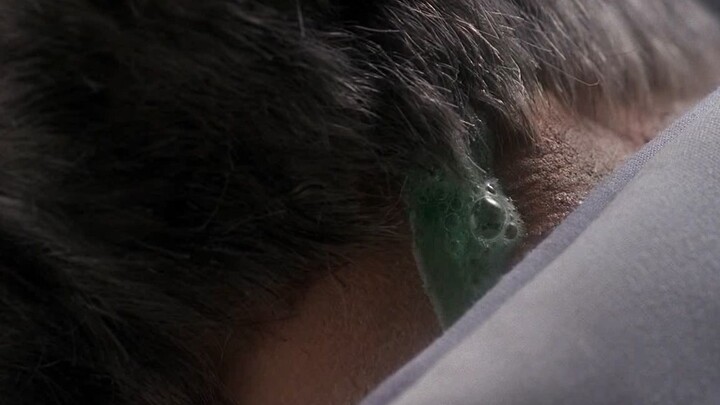 Green blood flowed from the wound of the man in "X-Files" after his death, and even the body turned 