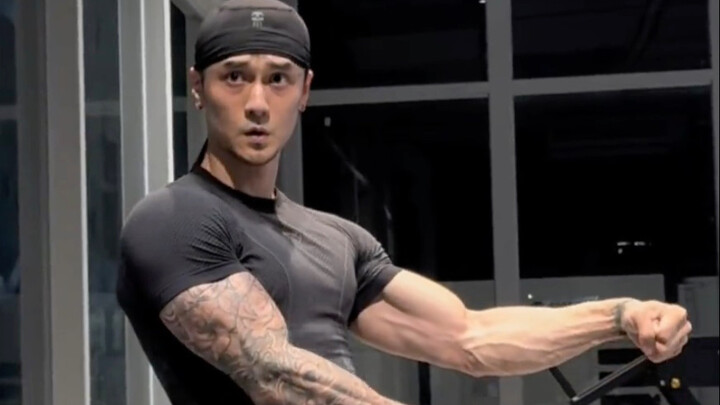 Adegan VLOG penjumlahan dan pengurangan yang terkenal! Menurut Anda, apakah dia lebih mirip Zoro ata
