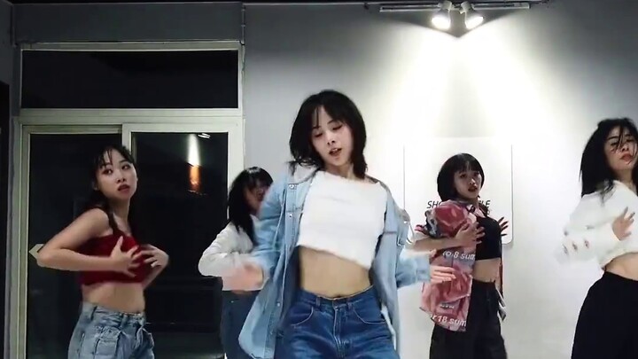"EASY" choreographed by Xiaoju / Difficult days require easy dances