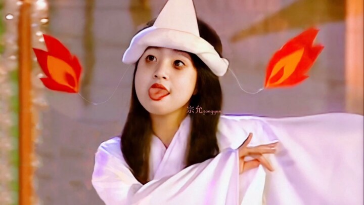 เซียงฉินน่ารักมากเมื่อเธอแต่งตัวเป็นผี! ตัดและเก็บรักษามันไว้!