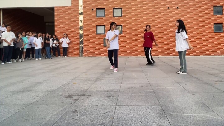 Sekolah di Quanzhou sungguh bagus! Banyak sekali yang cantik! ! Tarian acak di kampus SMP Quanzhou N