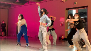 May J Lee trở lại 1M Dance Studio để biên đạo "Yummy"