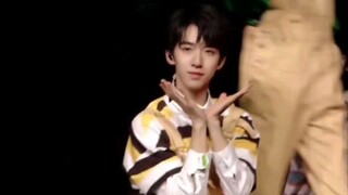[Fake Girl Group Dance Version] [Love Is in Danger] I finally got the real Linlin Rabbit!