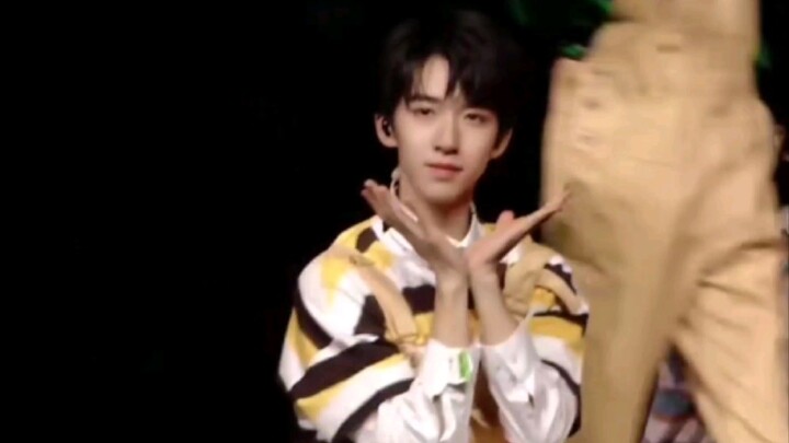 [Fake Girl Group Dance Version] [Love Is in Danger] I finally got the real Linlin Rabbit!