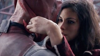 Pacar Deadpool melepas topengnya dan mengucapkan beberapa kata cabul yang sungguh tak tertahankan un