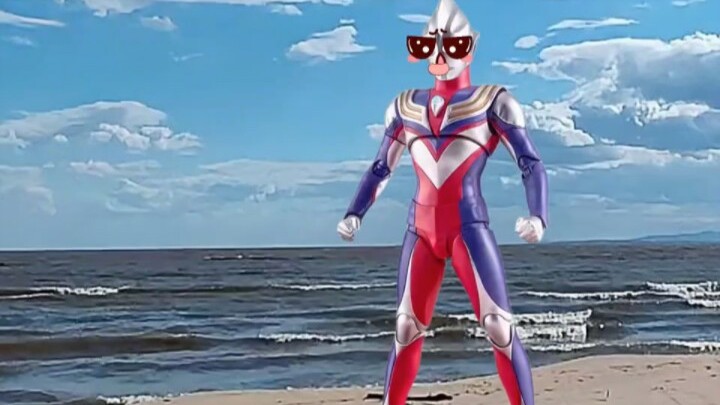 Ultraman Tiga đang nhìn cái gì?