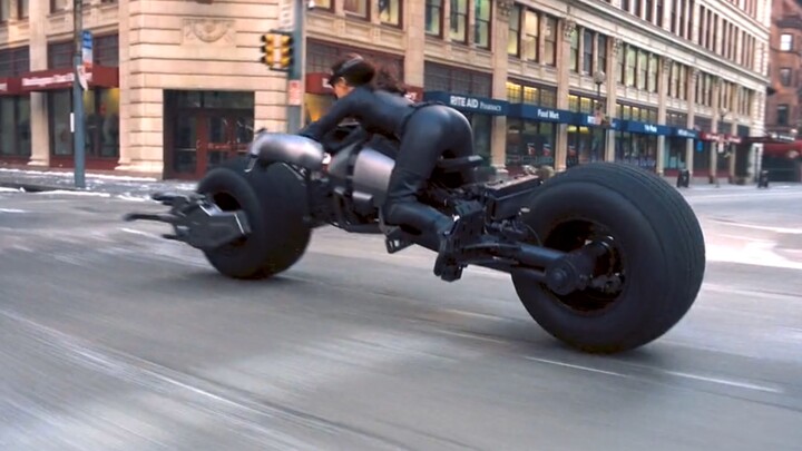 蝙蝠侠的摩托车有多牛