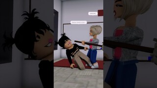 KAREN ADOPTED A DUMMY KAREN IN ROBLOX BUT THEN THIS HAPPENED.. 😲🤪 #shorts