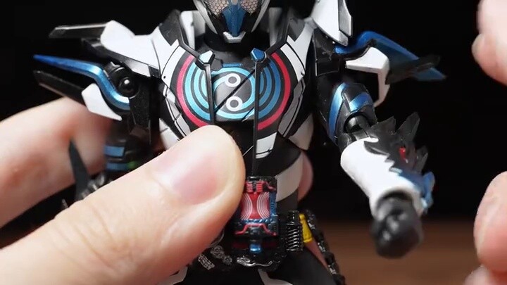 Pria berotot paling tak terkalahkan di galaksi! Naga Galaksi! Bandai shf Kamen Rider build Chuangqi 