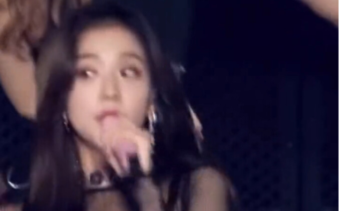 jisoo第一次第一个唱！小表情太搞笑啦（互粉dd）