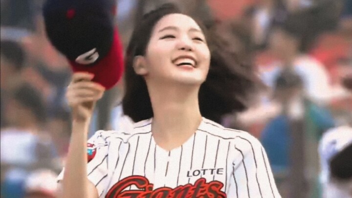[Kim Go Eun] Her smile is what keeps me going