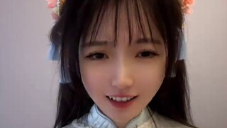 เกินไปแล้ว คุณอยากเห็นฉันคอสเพลย์เป็นแมลงสาบเหรอ?