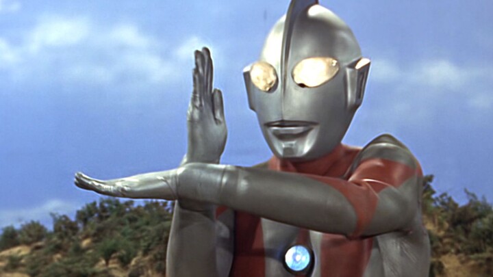 "The First Ultraman" Destroyed Two Billion Aliens, I Killed to Save More People