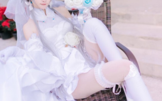 [cos collection] The young lady cosplays the bride Luo Tianyi, ah, I'm dead, sorry, I'm so cheap.