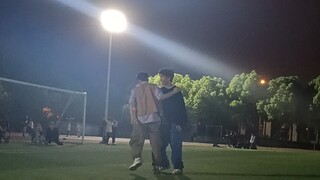 มหาวิทยาลัยเทคโนโลยีหวู่ฮั่นร้องเพลงและเต้นรำ - ผู้ก่อปัญหา