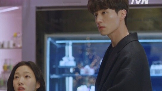Ah Shi also dotes on the little bride.