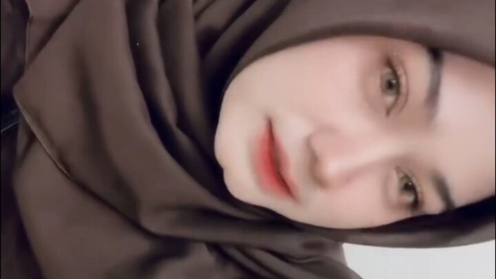bentuk dagu nya bikin terngiang Giang 😍😍
