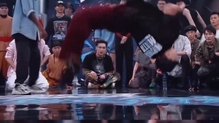 Klash VS Bubu bboy V hiphop, jurus pamungkasnya sangat kuat, seluruh penonton bersorak, musik timing
