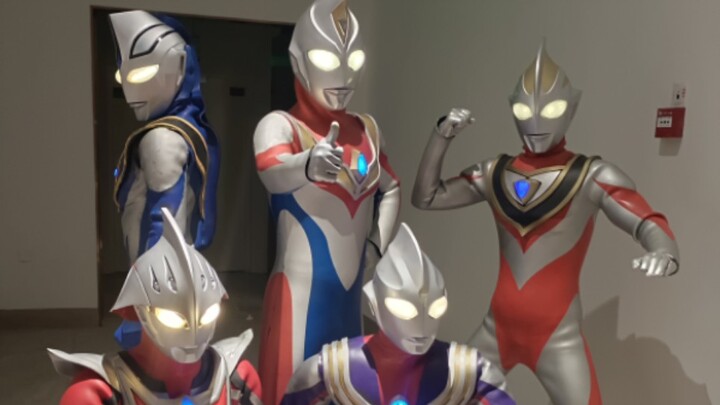 Triển lãm truyện tranh Ultraman Heisei