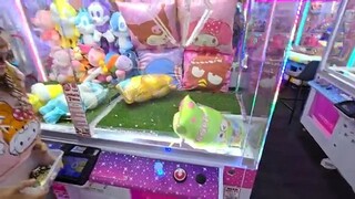 $100 Claw Machine Challenge! Singapore Edition!