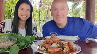 กุ้งปลาหมึกผัดน้ำพริกเผาซอสฉ่ำๆราสข้าว Stir Fry Shrimps Squid with Chili Paste