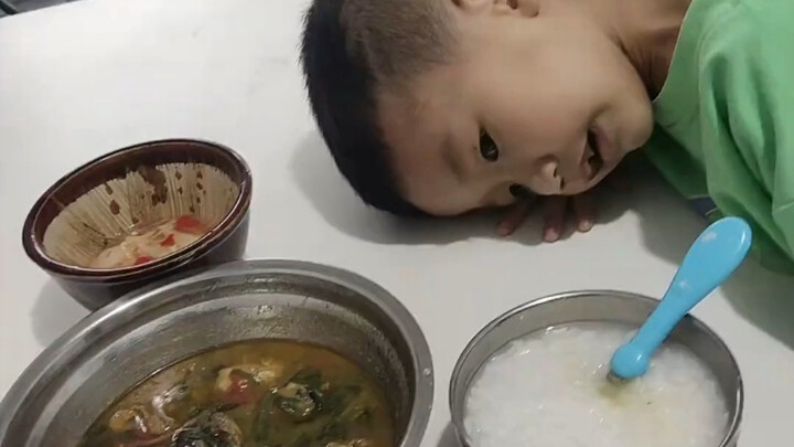 The rice residue baby has this expression when it’s time for dinner. He doesn’t want to eat any of t