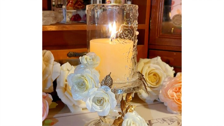 Tantangan DIY aromaterapi dan suasana tempat lilin, tempat lilin dihiasi dengan mawar lilin, sedikit