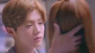 Cảnh hôn của Luhan và Song Yanfei và cảnh hôn của Quan Hiểu Đồng