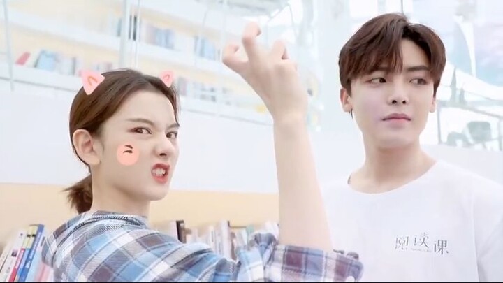 Hou Minghao and Song Zuer [[ Reading Class  阅读课 ]]