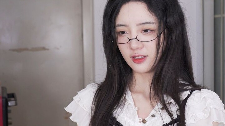 สาวใช้ที่ฉันสั่งเป็นครูประจำชั้นของฉันเหรอ? - -