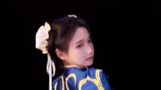 Phiên bản Chun-Li tệ hại của xe mô tô hoang dã! Ném nó lên!