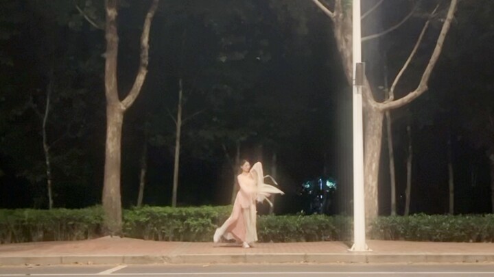 [Classical Dance] People are in a hurry just for a few pieces of silver