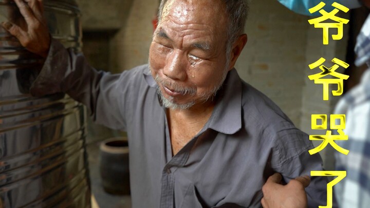 失明爷爷家没水喝，我们给他拉水管装水塔，爷爷却哭了