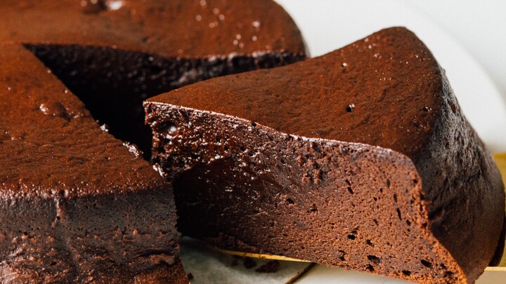 [Food]Chocolate cake | Rich & moist. Happiness in every bite.