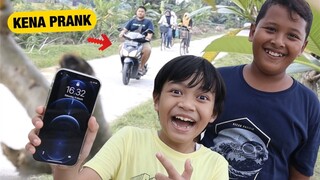 LARICS & ANDRA PRANK ORANG LEWAT 😅😂🤣 Parodi Jowo #1