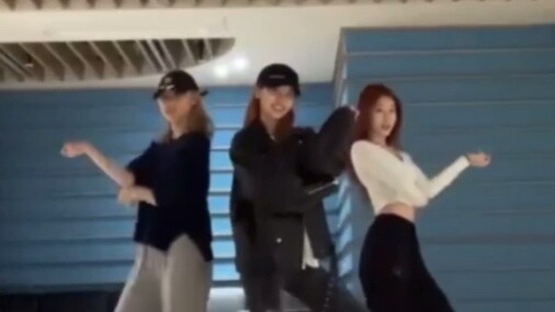 ITZY cover dance BLACKPINK-PLAYING WITH FIRE