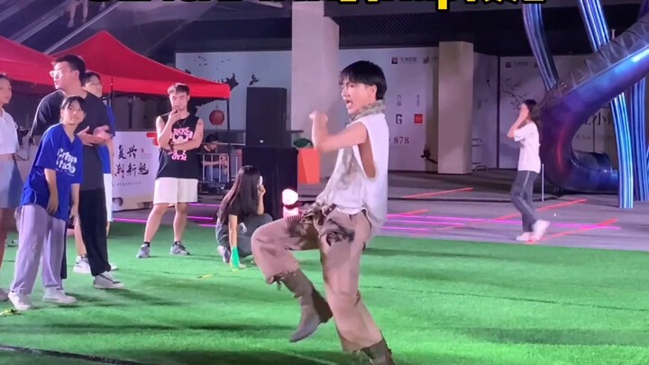 【Blackpink】Random Dance Club Niu raps in public and shuts down Blackpink