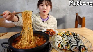 Mukbang | 옆구리 터져도 맛있는 집 김밥 만들어서 가족과 같이 먹방😁 라면은 거들뿐~