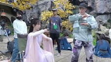 The behind-the-scenes of Chenxiang Ruxue: Yang Ziyan is serious about learning hand gestures