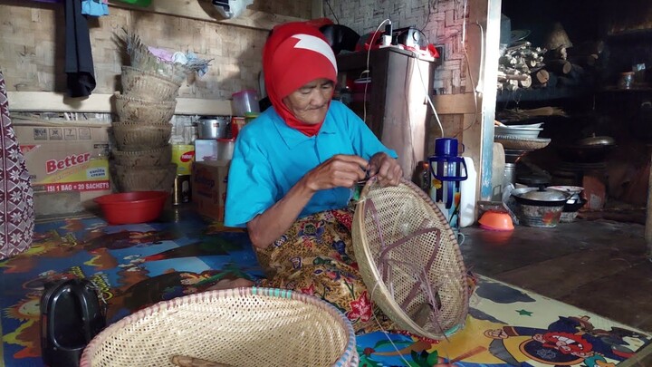 Suasana Damai Hidup Di Desa, Wah..Ternyata Seperti Ini Aktivitas Mak Anah | Pedesaan Sunda