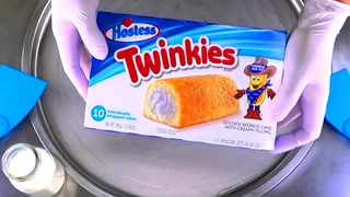 ไอศกรีมโรล วิธีทำไอศครีมทอดกับ Hostess Twinkies golden Sponge Cake ASMR